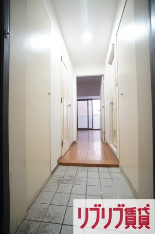 千葉本町スカイマンションの玄関