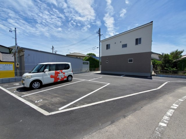 リーブルファイン仲井の駐車場