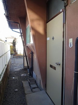 【その他】 | 善山荘 | 玄関外　洗濯機置場