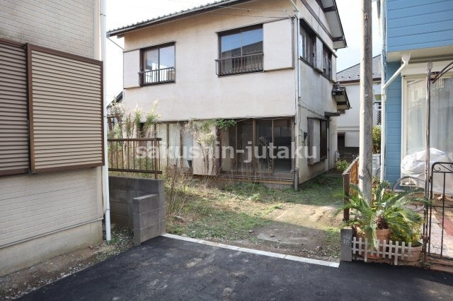 本大久保２丁目　売地　約５０坪の外観|本大久保２丁目　売地　建築条件なし　約７０．４坪　古家あり（現況引渡し）但し書道路面（舗装済）　大久保駅徒歩４分の立地