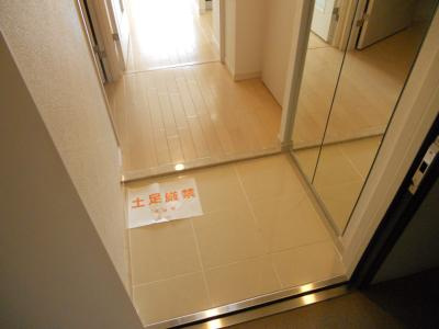 エステムプラザ京都御所ノ内ＲＥＧＩＡ（レジア）の玄関