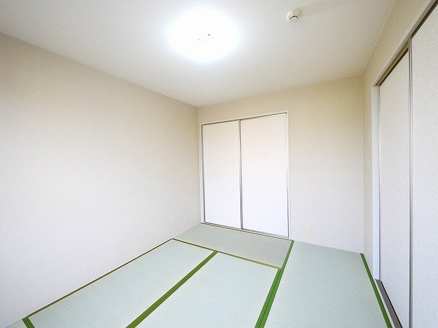 アネックスグリーンガーデンの和室|柔らかい畳が心地よい和室