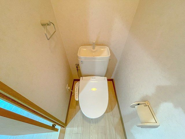 リベルテ・パレⅠのトイレ|落ち着いた色調のトイレです