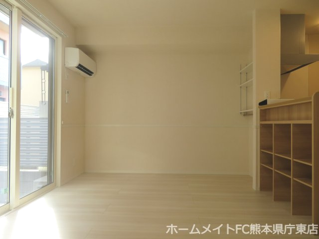 熊本市中央区内坪井町のアパートの居間・リビング