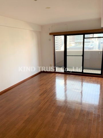 リーガル西天満Ⅱの居間・リビング|こちらの居間で趣味の時間をお楽しみください