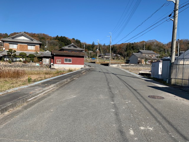 三田市桑原　土地の前面道路含む現地写真