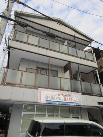 大阪市淀川区三津屋北１丁目の賃貸マンションのエントランス