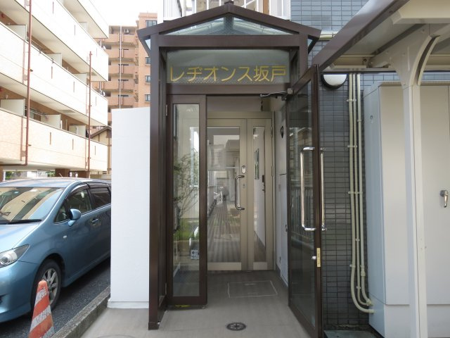 レヂオンス坂戸のエントランス