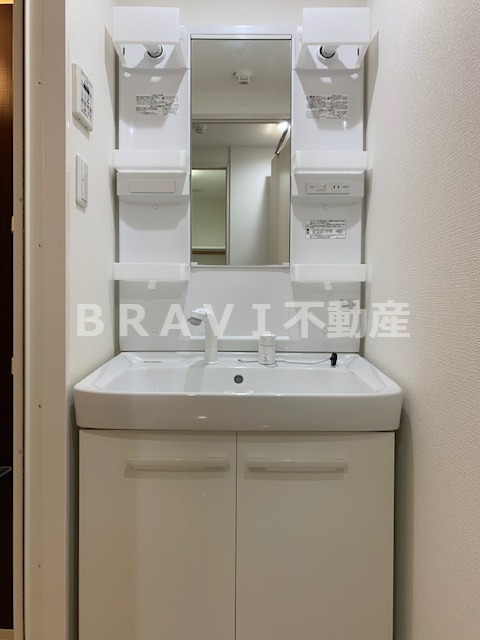 ブリリアントコート農人橋　BRAVI不動産の独立洗面台|【ブリリアントコート農人橋】独立洗面台で身支度をすべて済ませてしまいましょう