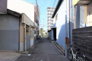 【前面道路含む現地写真】