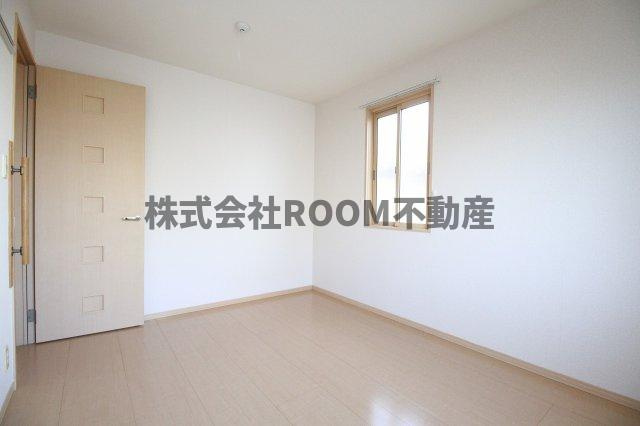 ウエストコートの寝室|広くて明るい寝室