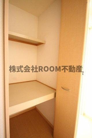 ウエストコートの収納|こまごまとしたものを収納できそうですね