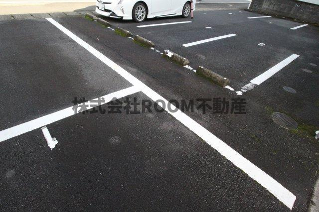 ウエストコートの駐車場|車をお持ちの方に嬉しい駐車場付きの物件です