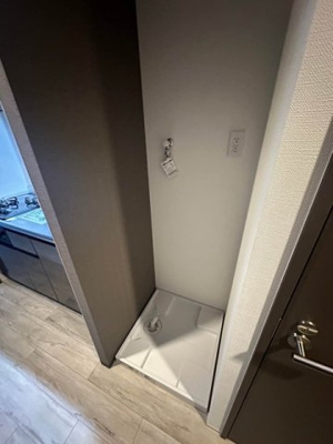 【設備】 | LOC’S/ロックス北山田 | キッチン横にある室内洗濯機置き場です♪防水パンが付いているので万が一の漏水にも安心です！