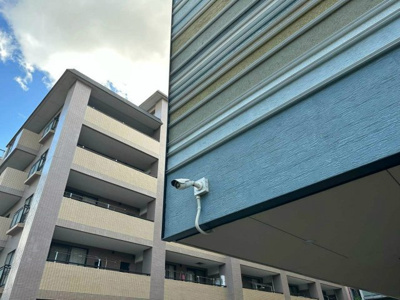【セキュリティ】 | LOC’S/ロックス北山田 | 共用エントランスにある防犯カメラです！夜遅くに帰宅する時も、お出かけ時でも安心ですね♪