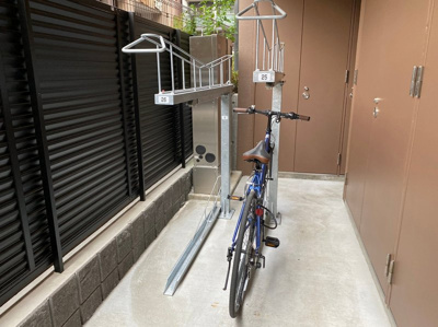 【その他共用部分】 | LOC’S/ロックス北山田 | 敷地内に駐輪場があります☆荷物が重いときに自転車があれば助かりますね！