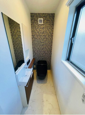 【トイレ】 | 江戸屋敷2丁目戸建 | 落ち着いた色調のトイレです