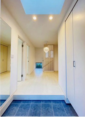 【玄関】 | 江戸屋敷2丁目戸建 | ゆったりとした玄関です