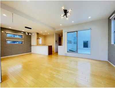 【居間・リビング】 | 江戸屋敷2丁目戸建 | ゆったりとした居間です