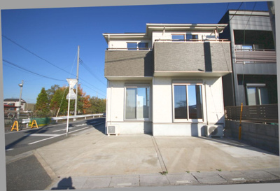 【前面道路含む現地写真】 | 三郷市中央2丁目築浅リフォーム済！