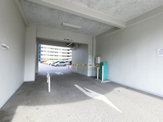【駐車場】 | 駐車場入口です。