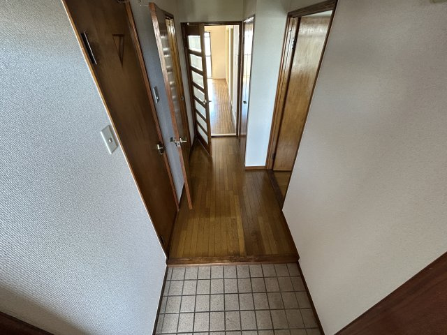 ロイヤルメゾン富士の玄関