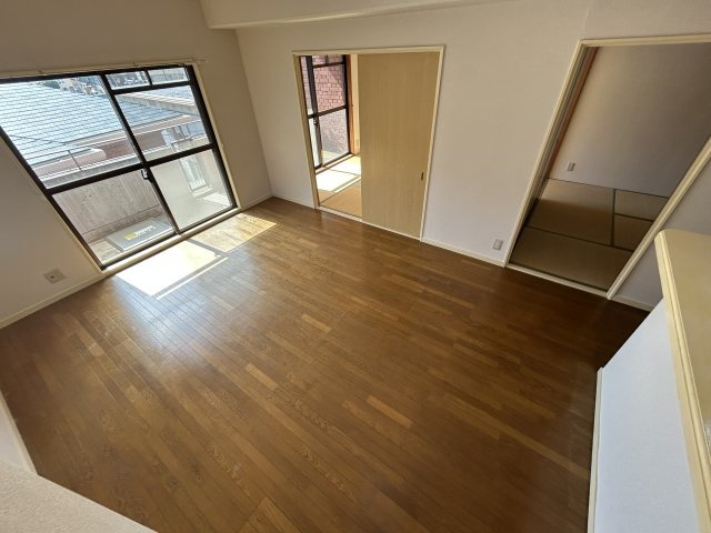 ロイヤルメゾン富士の居間・リビング