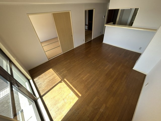 ロイヤルメゾン富士の居間・リビング