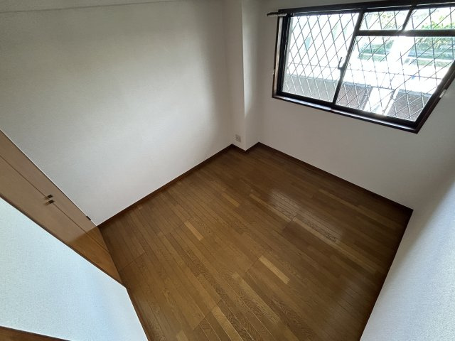 ロイヤルメゾン富士の洋室