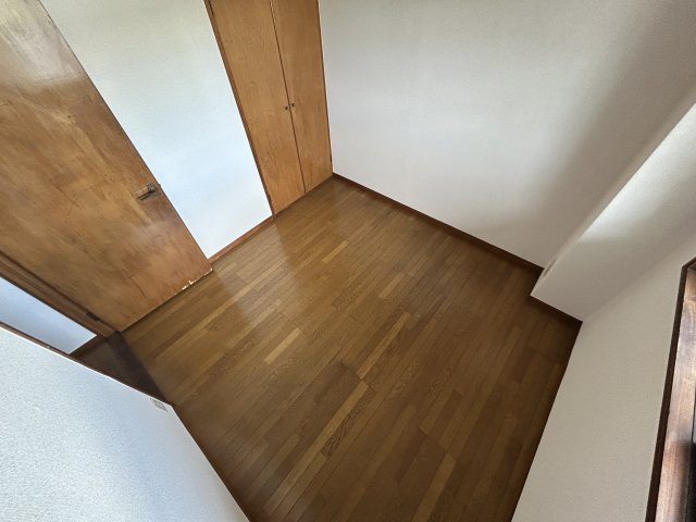 ロイヤルメゾン富士の洋室