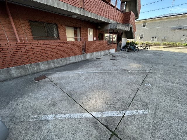 ロイヤルメゾン富士の駐車場