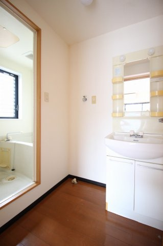 センチュリー21金田　F棟の洗面所|広い洗面スペース