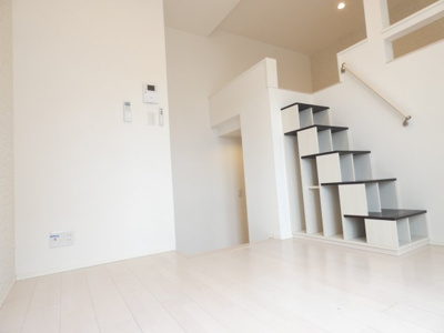 【居間・リビング】 | ロイヤルクレスト八熊