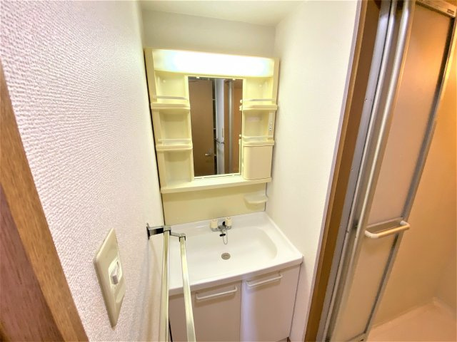 カネヒビルの独立洗面台