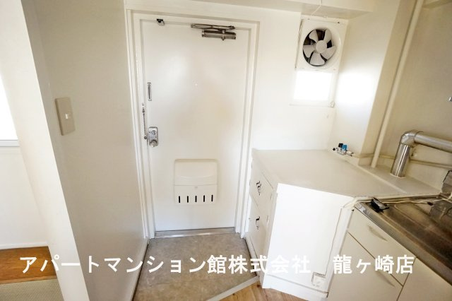 ビレッジハウス古城2号棟の玄関