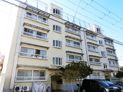 【外観】 | サンフォーレ千里中央 | 【現地写真】鉄筋コンクリート造4階建て♪ 総戸数16戸♪