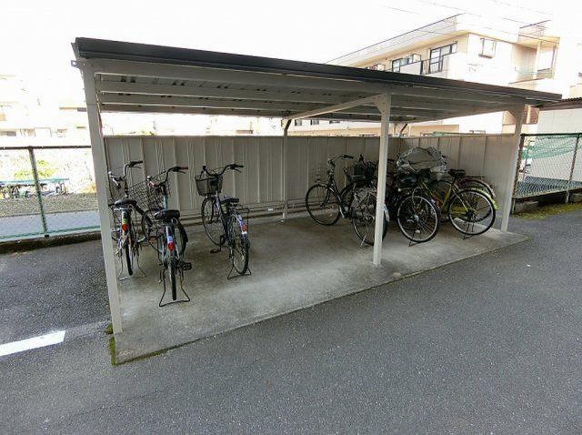 高嶋ハイツ【10,000円キャッシュバック対象物件】の駐車場|車をお持ちの方に嬉しい駐車場付きの物件です