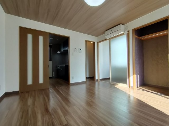 ドミール・クレセントAの居間・リビング