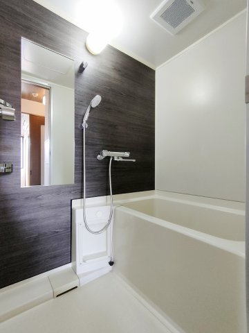 ドミール・クレセントAの浴室