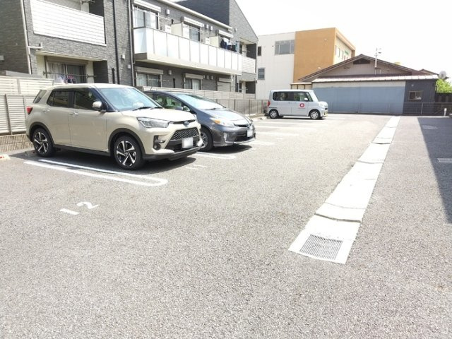 クリプトメリアの駐車場