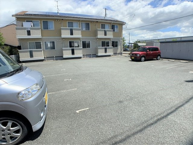 サウスクリスタルの駐車場