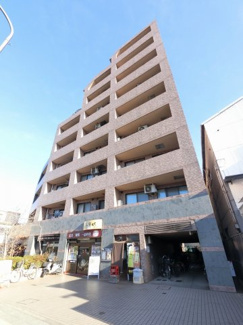 【外観】 | 京急本線「雑色」駅徒歩５分！
総戸数４９戸、平成６年１月築、管理人は巡回勤務につき管理体制良好です♪