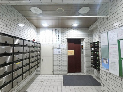 【その他共用部分】 | モナークマンション鶴見 | お買い物時やベビーカーの出し入れに便利なエレベーター付です。
