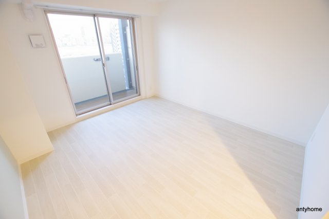 エグゼ新大阪南　仲介手数料無料の居間・リビング