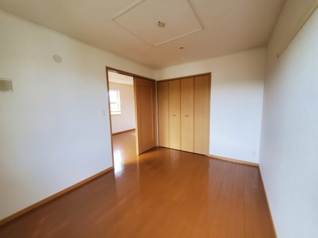 グランシス富木島の洋室