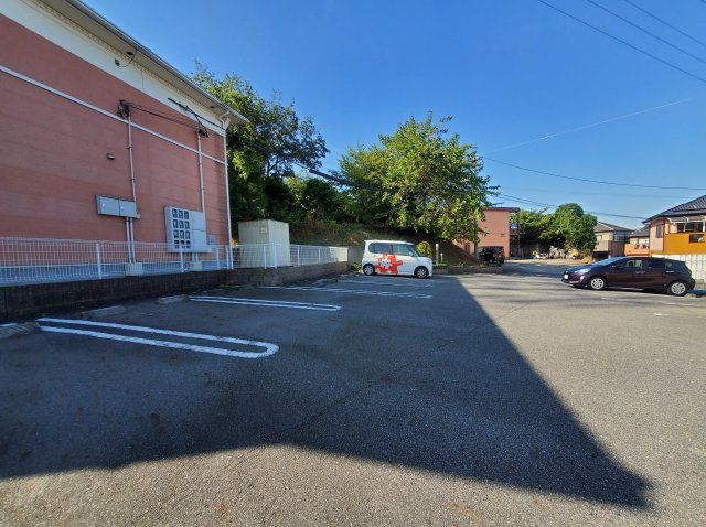 グランシス富木島の駐車場