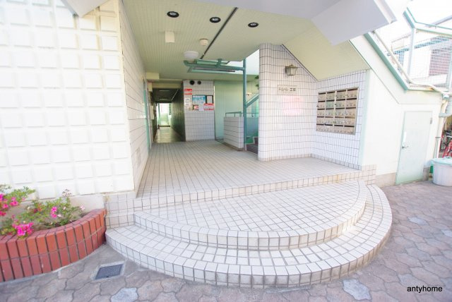 ドムール三国　仲介手数料無料のエントランス