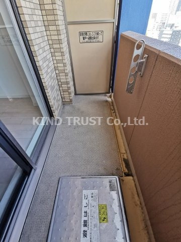 プレサンス天満ステーションフロントのバルコニー|お洗濯にも便利なバルコニー付き