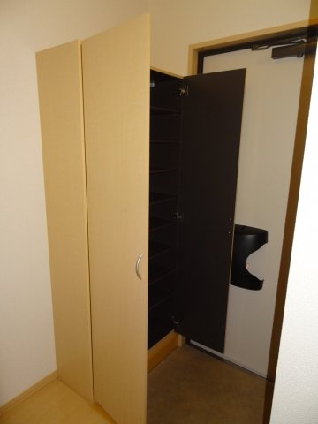 セジュールほんどう　Ａ棟の玄関