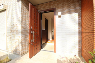 【設備】 | 研究学園4丁目貸家 | 広々玄関ポーチ♪